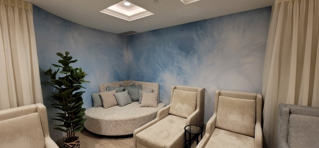 124 Queen Spa
