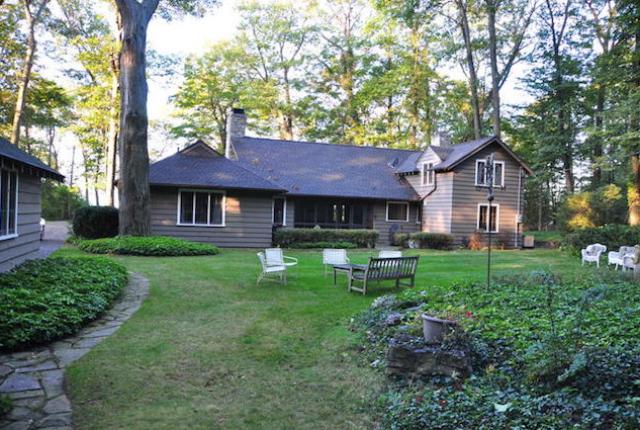 Country Home in Lake Erie