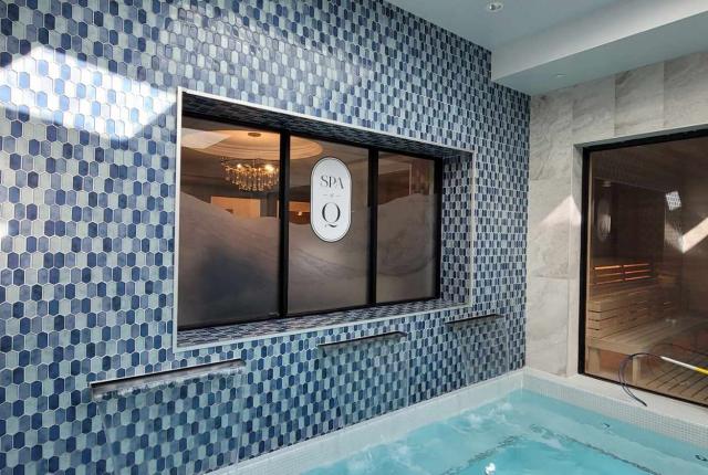 124 Queen Spa